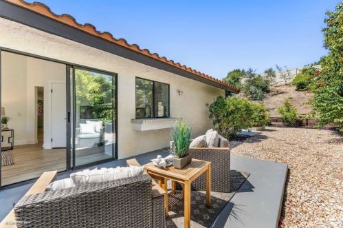 335 Whispering Brook Dr, Vista CA 92083-1956 exterior