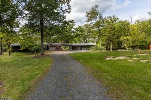 60 Mill Pond Rd, Montgomery, NJ 08502-5402