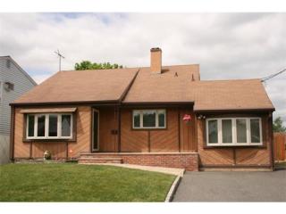81 Broadway Ave, Colonia, NJ 07067-2315