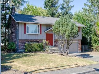 419 21st St, Wood Village, OR 97060-2303