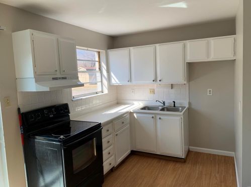 440 Burcke Dr, Hazelwood, MO 63042-1445