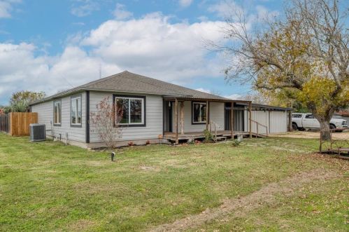 405 Fordtrand St, Ellinger, TX 78938-5113
