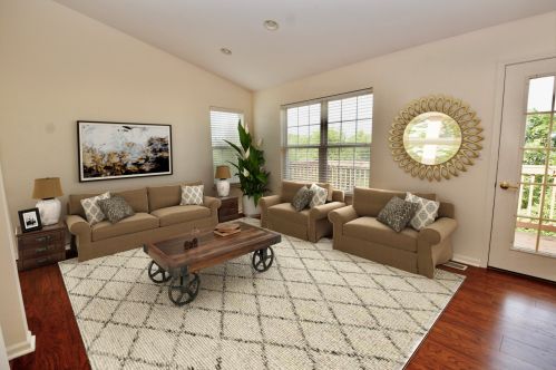 924 Genesee Dr, Naperville, IL 60563-4115