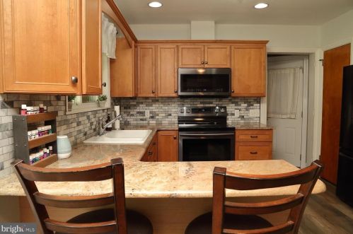 59 Pilgrim Dr, Lancaster PA  17603-6450 exterior