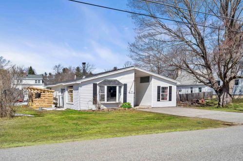 17 Jackson St, Concord, NH 03303-1317