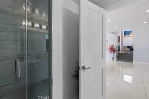 1130 Old Phillips Rd, Glendale CA  91207-1112 exterior