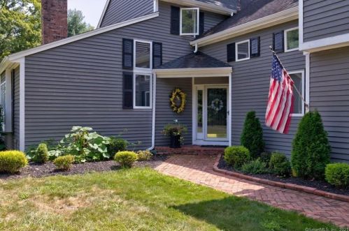 7 Chatham Woods Ct, Cheshire, CT 06410-3804