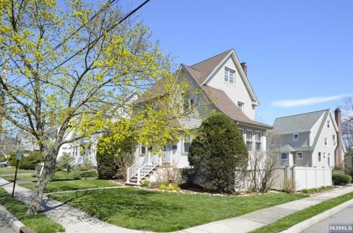 332 Demarest Ave, Oradell, NJ 07649-2206
