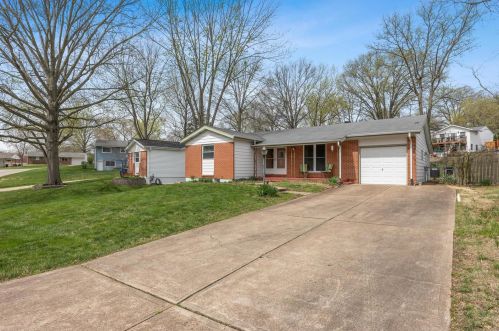 2305 Esquline Dr, Fenton, MO 63026-2208