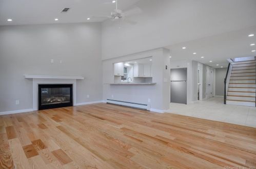 31 Laurel Trl, Sandy Hook CT  06482-1243 exterior