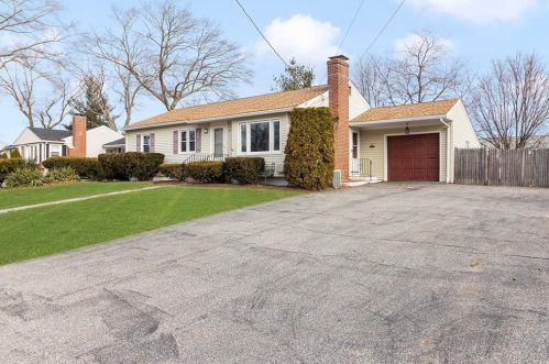 27 Kalmer Rd, Warwick, RI 02886-1717