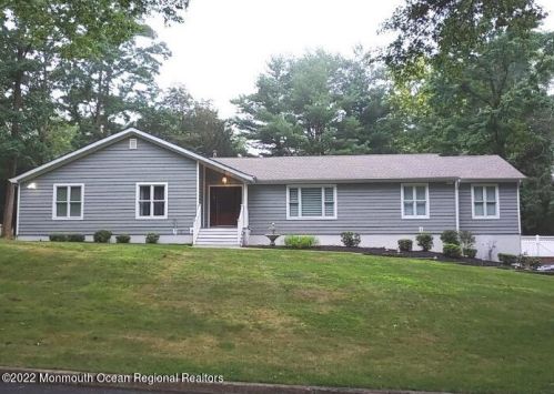 101 Willow Grove Dr, Lincroft, NJ 07738-1016