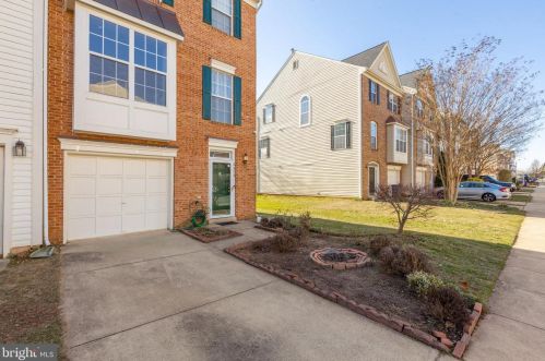 2474 Laura Mark Ln, Herndon VA  20171-3067 exterior
