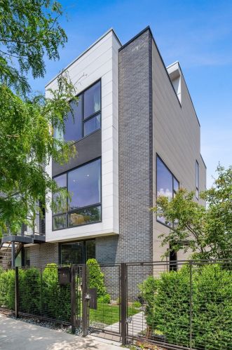 448 Oak St, Chicago, IL 60610-2466
