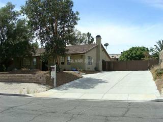 271 Middleton Dr, Henderson, NV 89015-8025
