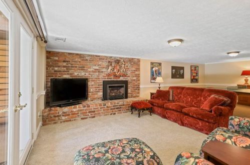 535 Bridgewater Dr, Atlanta GA  30328-2814 exterior