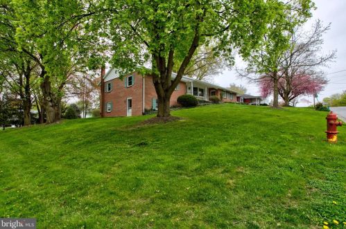 107 Tennyson Dr, Lancaster, PA 17602-3929