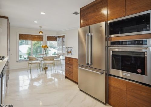 12 Mountain Way, Town Center, NJ 07052-3717