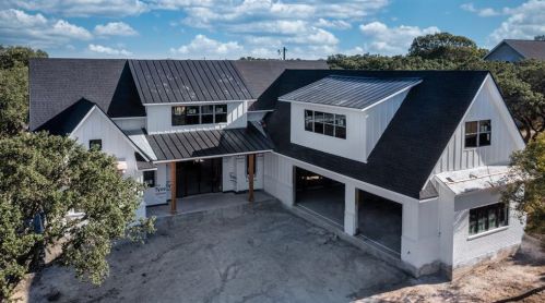 503 Oak Crest Dr, Mount Sharp, TX 78620-3976