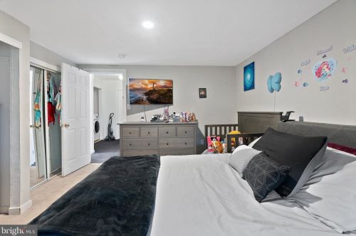 6110 Hegerman St, Philadelphia PA 19135-2805 exterior