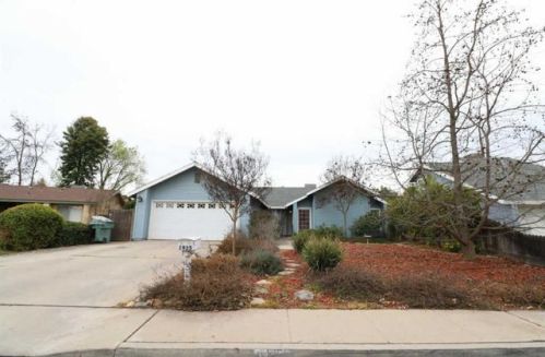 1935 Woodsville Ct, Visalia, CA 93292-2351