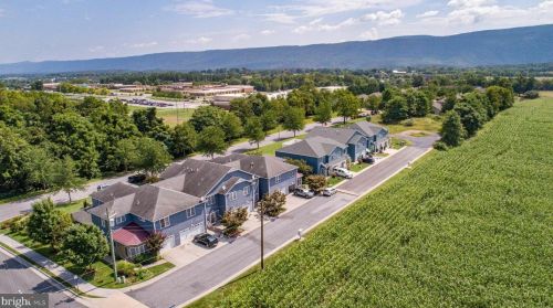 242 Parkside Ct, Woodstock, VA 22664-1075