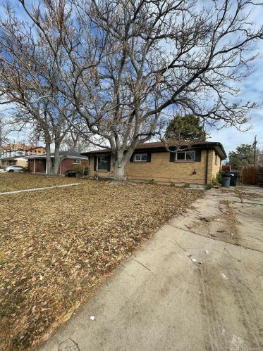 1360 Racine St, Denver, CO 80011-6330