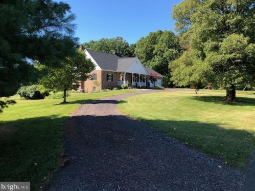 12261 Major Brown Dr, Sperryville, VA 22740-2428