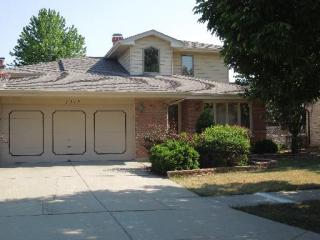 1317 Hawkins Ave, Downers Grove IL  60516-3790 exterior