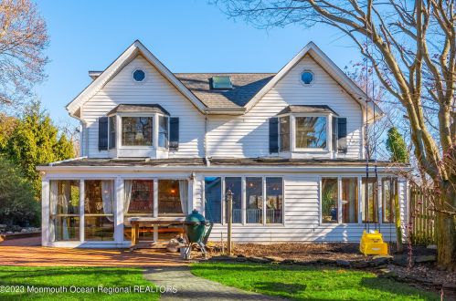 15 Hartshorne Pl, Middletown NJ  07748-2520 exterior