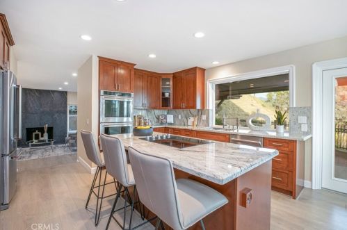 815 Moorside Dr, Glendale CA  91207-1135 exterior