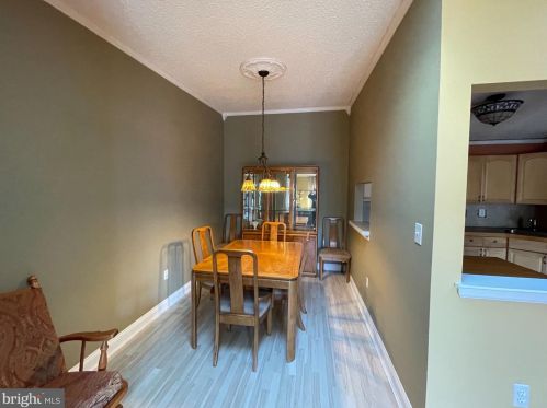 12 Willow Ct, Trenton NJ  08619-4619 exterior