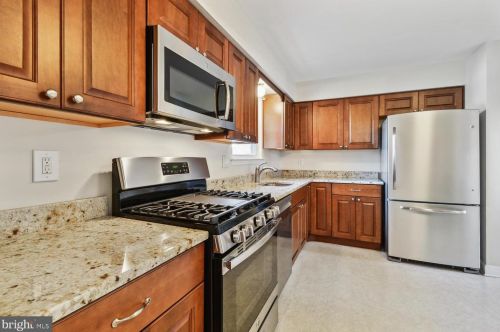 61 Misty Morn Ln, Trenton NJ 08638-1819 exterior