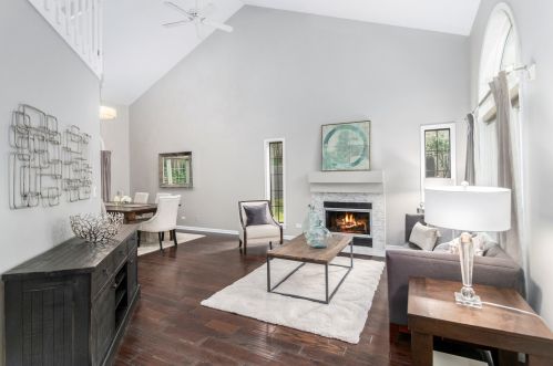 1234 Hobson Oaks Dr, Naperville, IL 60540-8146