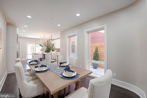 950 Front St, Philadelphia PA 19147-0043 exterior