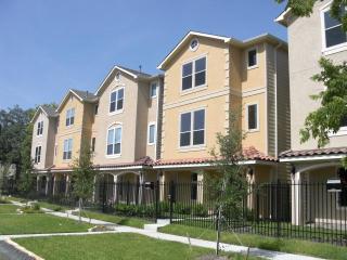 2202 Colorado St, Houston TX  77007-2954 exterior