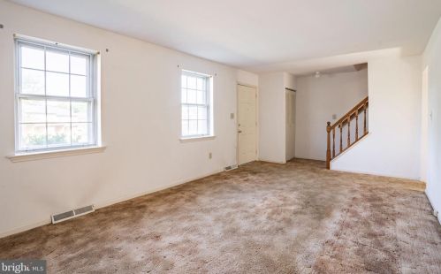 402 Coreopsis Dr, Lancaster PA  17602-1143 exterior