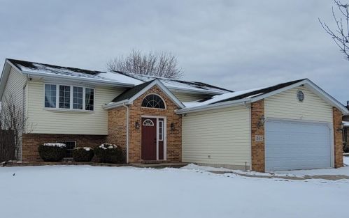 252 Mcafee Dr, Hobart, IN 46342-7511