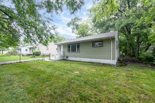 2817 Yeoman St, Waukegan, IL 60087-2904