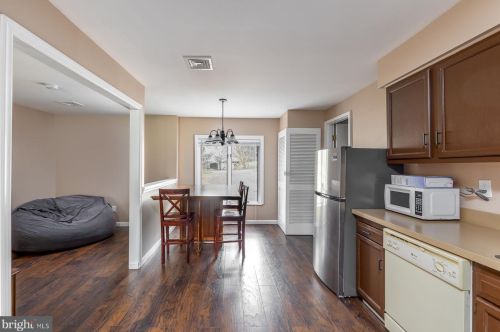 15 Delaware Ave, Trenton NJ  08628-2002 exterior