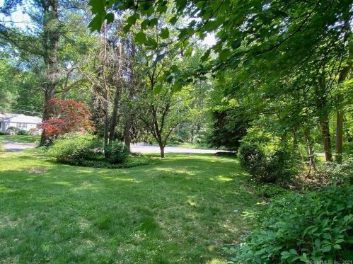 11 Eastwood Rd, Norwalk CT  06851-1111 exterior