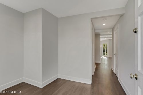 17 Le Grande Ave, Greenwich, CT 06830-6761