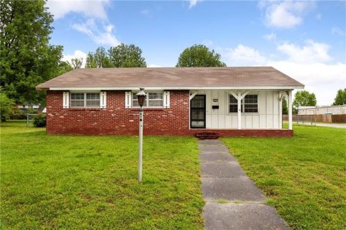 811 Dorman St, Springdale, AR 72762-5120