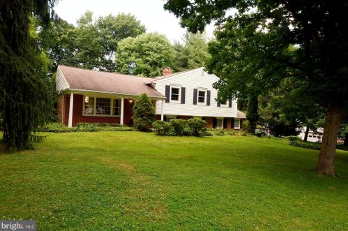 861 Parkridge Dr, Media, PA 19063-1715