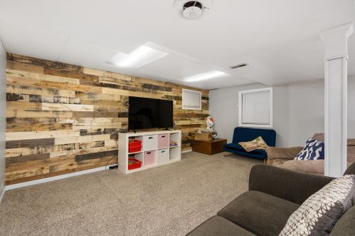 1217 Dogwood Ln, Carol Stream IL  60188-3322 exterior