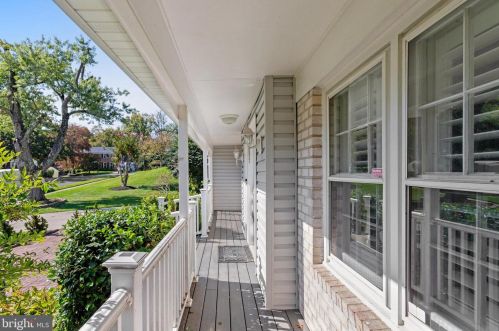 6808 Houndmaster Rd, Springfield VA  22152-2715 exterior