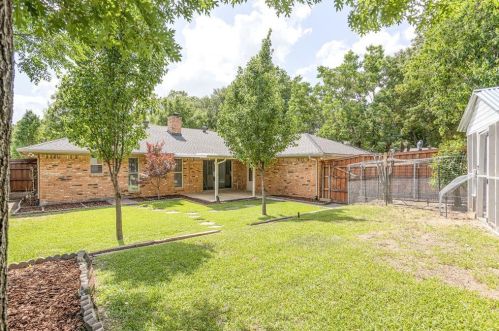 3712 Cemetery Hl Rd, Carrollton TX 75007-5651 exterior