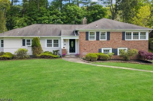 4 Runnymede Rd, Chatham Township, NJ 07928-1374