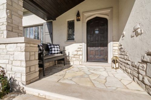 920 Pleasant Ln, Glenview, IL 60025-1934