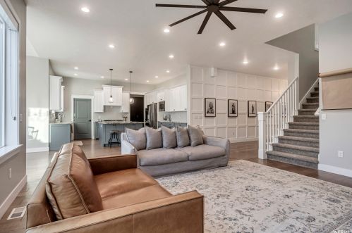 2712 Mt Jordan Rd, Sandy UT 84092-3380 exterior